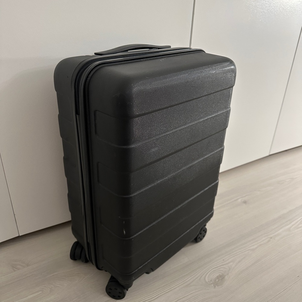 MUJI 35L carry on suitcase luggage black